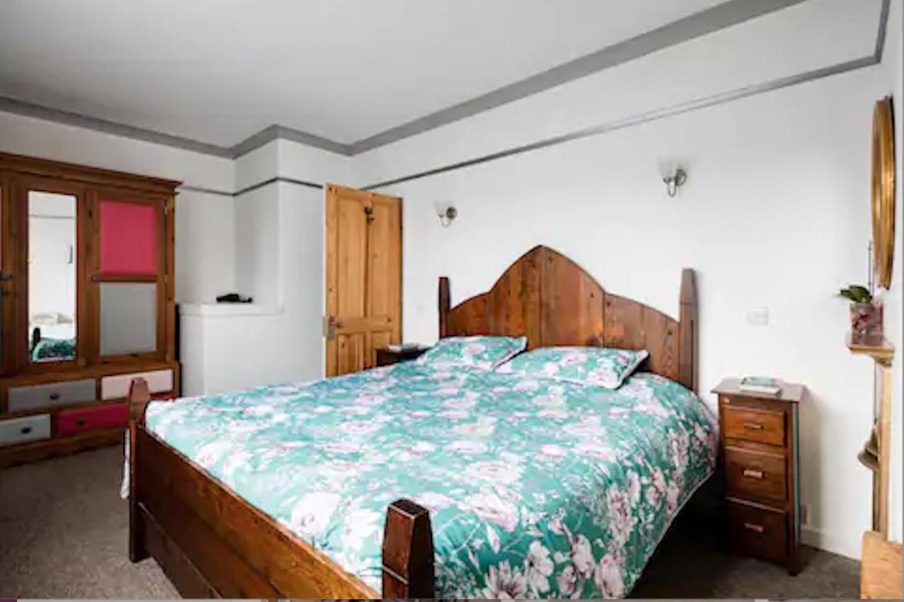 Lovely Three Bedroomed House, Parking 2 Cars London Bagian luar foto