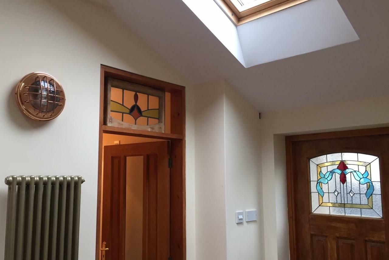 Lovely Three Bedroomed House, Parking 2 Cars London Bagian luar foto